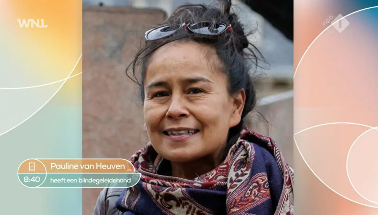 Screenshot van WNL-uitzending met in beeld het portret van een vrouw