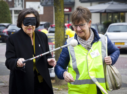 Gerdie Verbeet in actie op de campagnedag Stop voor de Witte stok. Foto Anko Stoffels