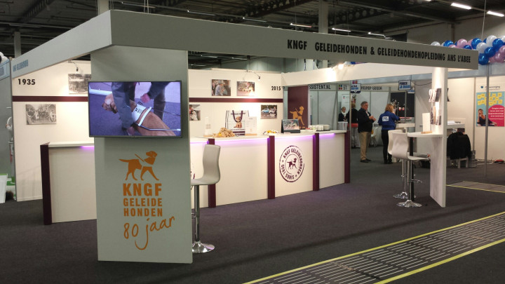 Stand van KNGF Geleidehonden op de ZieZo-beurs 2015.